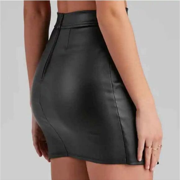 Windsor black leather Ever Stylin mini skirt - Picture 2 of 6